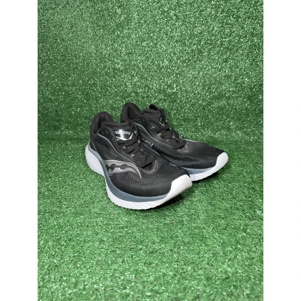 Saucony Kinvara 15 Womens Size 7.5 Black White Running Shoes Sneakers S10967-208